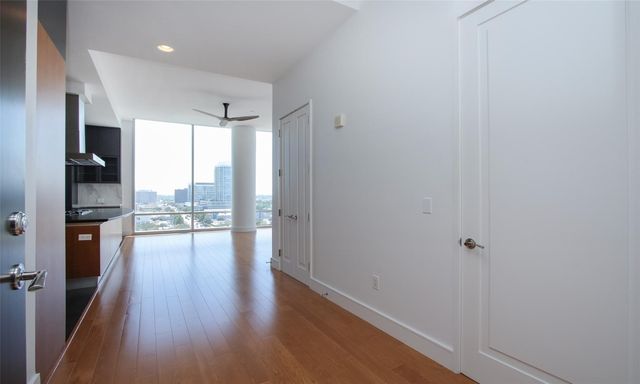 2727 Kirby Drive 10B, Houston, TX 77098