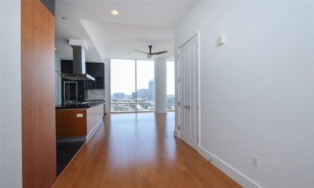 2727 Kirby Drive 10B, Houston, TX 77098