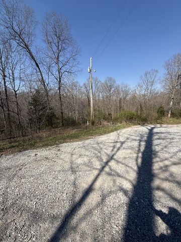 500 Day Ln, Tennessee Ridge, TN 37178