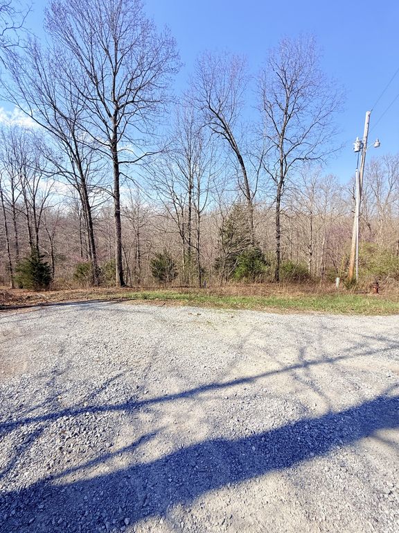 500 Day Ln, Tennessee Ridge, TN 37178