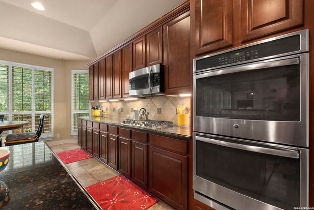 10612 Foxen Way, Helotes, TX 78023