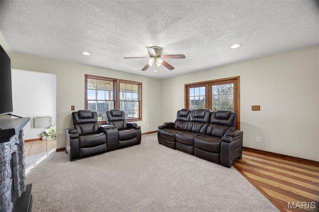 33992 Garrett Road, Richland, MO 65556