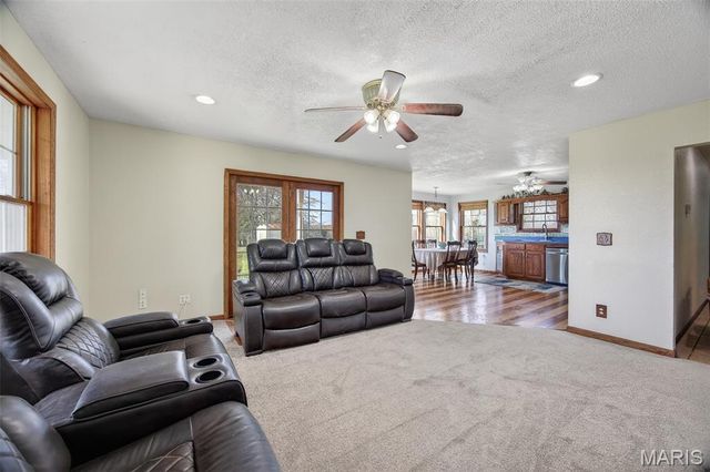 33992 Garrett Road, Richland, MO 65556