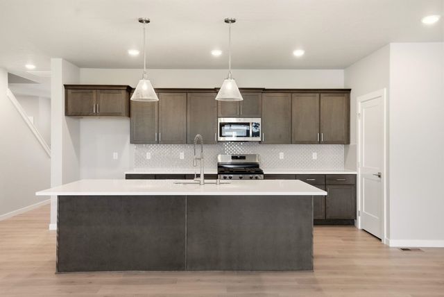 1236 N HIGH DESERT Dr, Deer Park, WA 99006