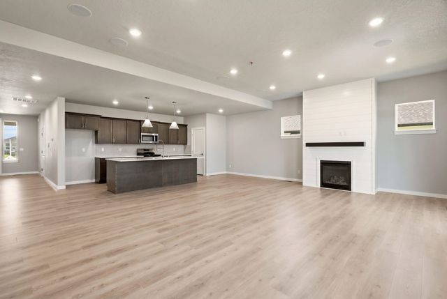 1236 N HIGH DESERT Dr, Deer Park, WA 99006