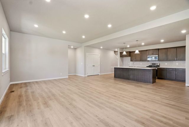 1236 N HIGH DESERT Dr, Deer Park, WA 99006