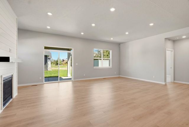 1236 N HIGH DESERT Dr, Deer Park, WA 99006