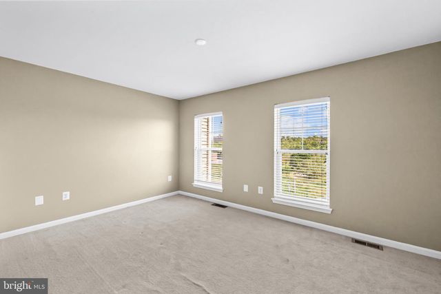 427 WOODCREST DR SE, Washington, DC 20032