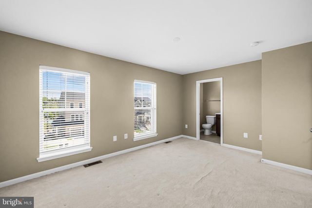 427 WOODCREST DR SE, Washington, DC 20032