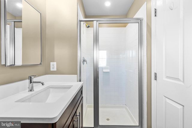 427 WOODCREST DR SE, Washington, DC 20032