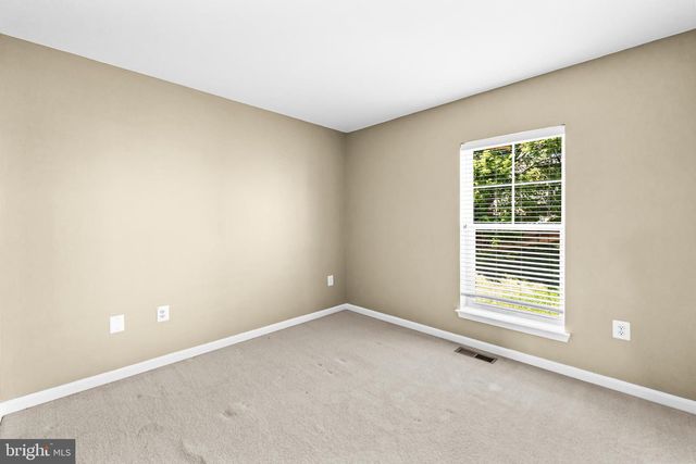 427 WOODCREST DR SE, Washington, DC 20032