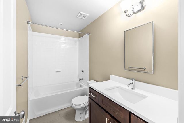 427 WOODCREST DR SE, Washington, DC 20032