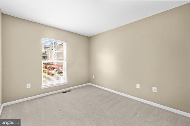427 WOODCREST DR SE, Washington, DC 20032