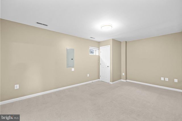 427 WOODCREST DR SE, Washington, DC 20032