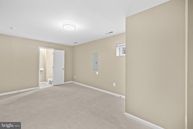 427 WOODCREST DR SE, Washington, DC 20032
