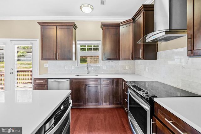 427 WOODCREST DR SE, Washington, DC 20032