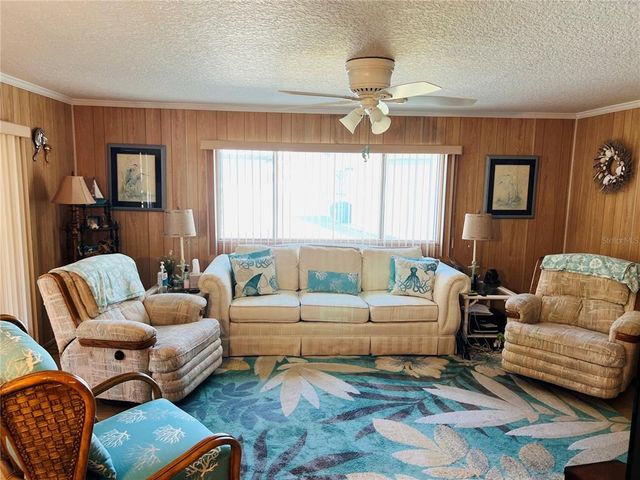 215 RUE DE PARESSE, Tavares, FL 32778