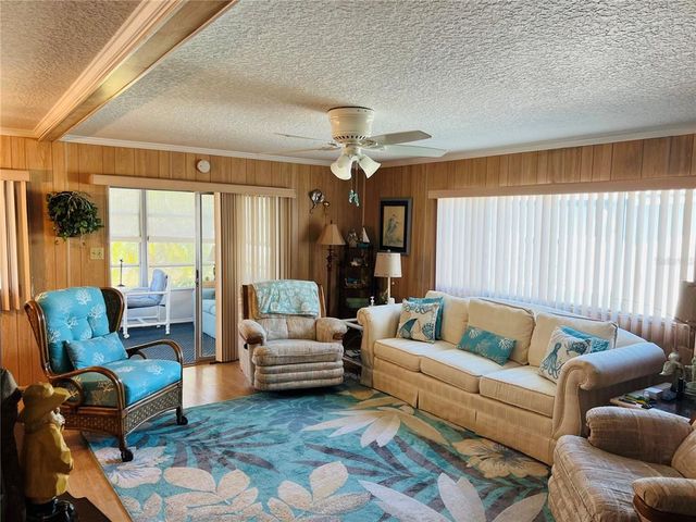215 RUE DE PARESSE, Tavares, FL 32778