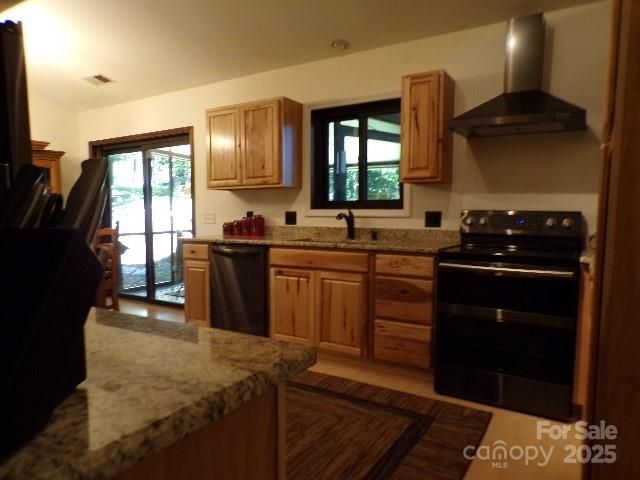140 Beechwood Circle, Laurel Park, NC 28739