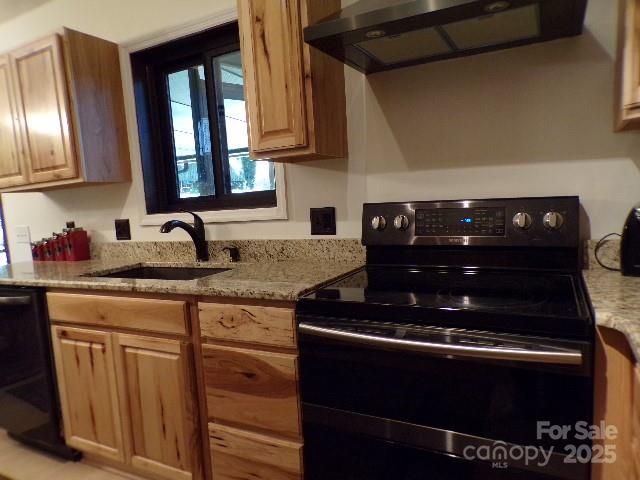 140 Beechwood Circle, Laurel Park, NC 28739