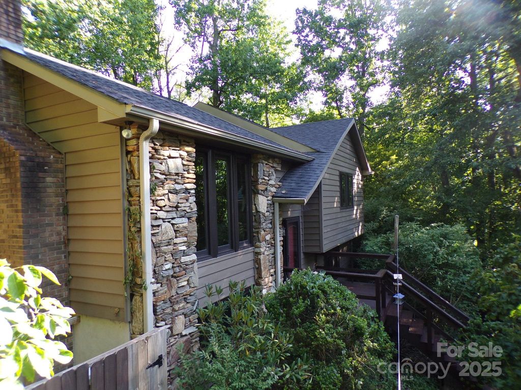 140 Beechwood Circle, Laurel Park, NC 28739