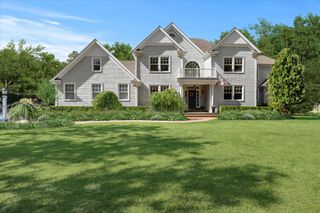 8 Cedarfield Lane, Westhampton, NY 11977