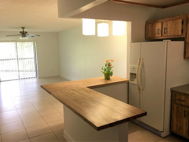 6061 Shakerwood Cir 205, Tamarac, FL 33319