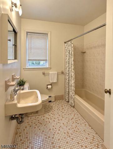 565 Grove St B-9 B-9, Clifton City, NJ 07013