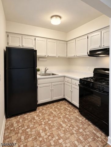 565 Grove St B-9 B-9, Clifton City, NJ 07013