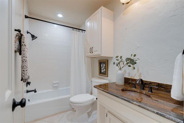 6206 Waterford Boulevard 65, Oklahoma City, OK 73118