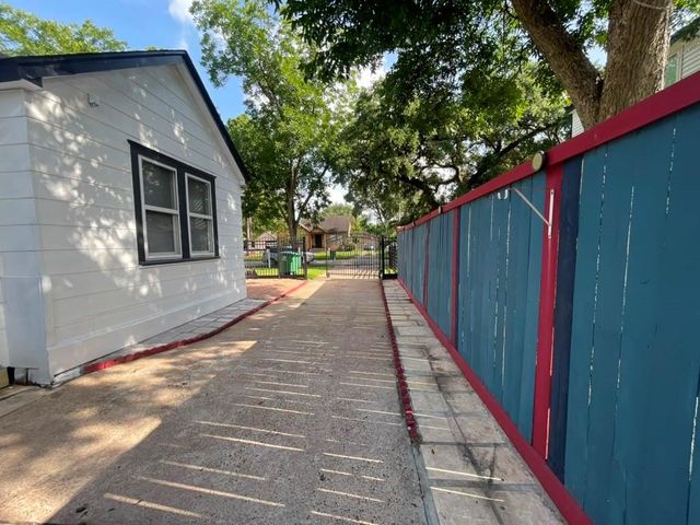 7709 Edna Street, Houston, TX 77087