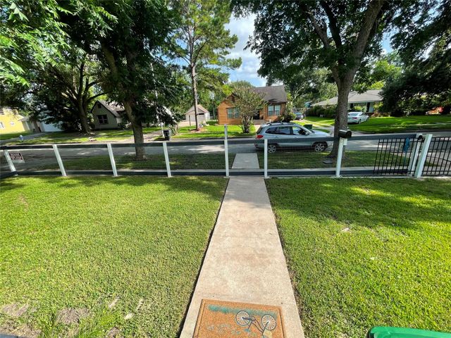 7709 Edna Street, Houston, TX 77087