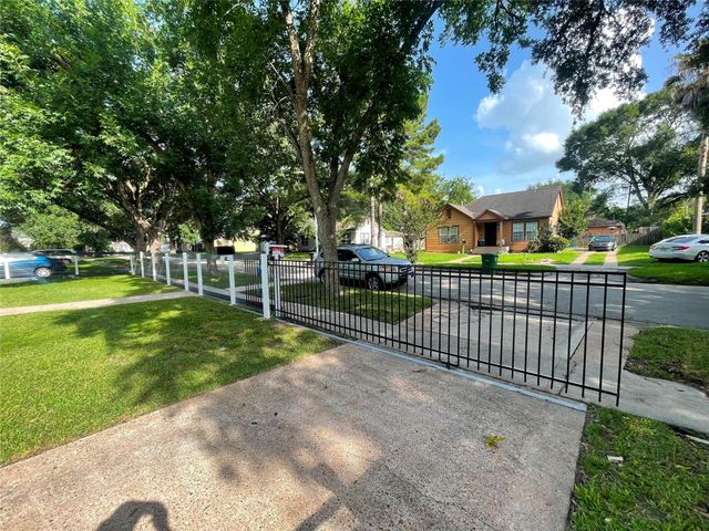 7709 Edna Street, Houston, TX 77087
