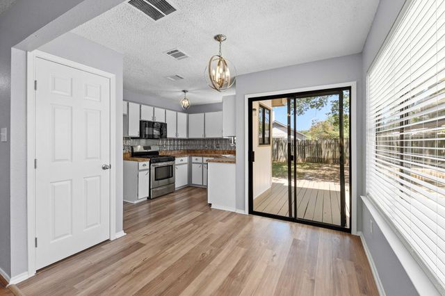 2300 Dowd LN, Austin, TX 78728