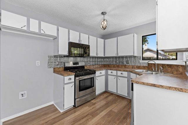 2300 Dowd LN, Austin, TX 78728