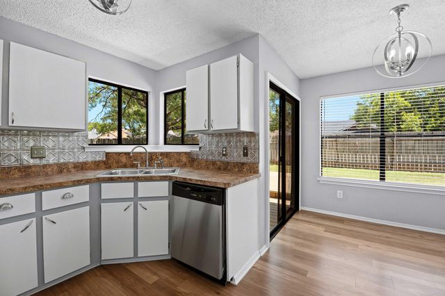 2300 Dowd LN, Austin, TX 78728