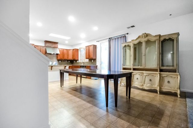 1942 N Sonoma Court, Hanford, CA 93230