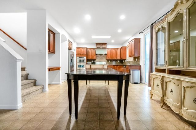 1942 N Sonoma Court, Hanford, CA 93230