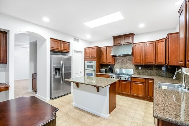 1942 N Sonoma Court, Hanford, CA 93230