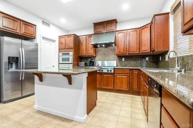 1942 N Sonoma Court, Hanford, CA 93230