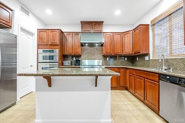 1942 N Sonoma Court, Hanford, CA 93230