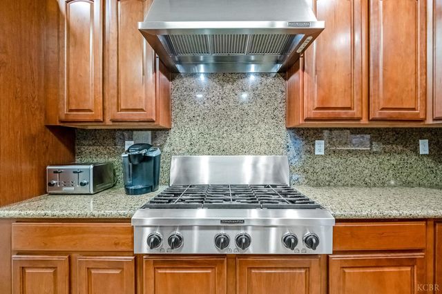 1942 N Sonoma Court, Hanford, CA 93230