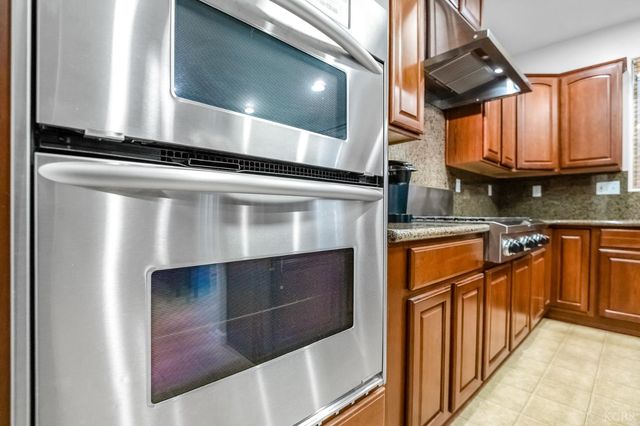 1942 N Sonoma Court, Hanford, CA 93230