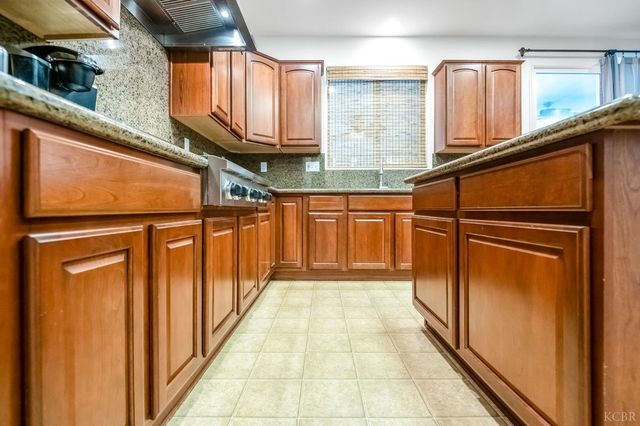 1942 N Sonoma Court, Hanford, CA 93230