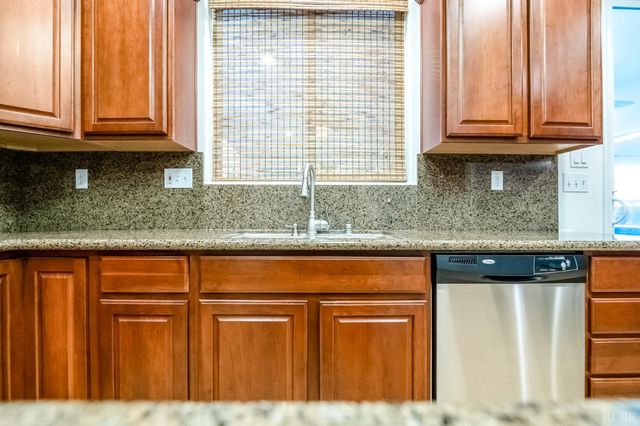 1942 N Sonoma Court, Hanford, CA 93230