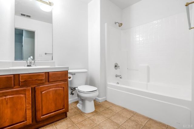 1942 N Sonoma Court, Hanford, CA 93230