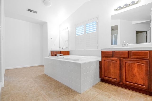 1942 N Sonoma Court, Hanford, CA 93230