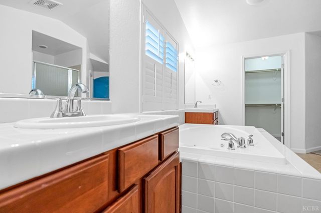 1942 N Sonoma Court, Hanford, CA 93230