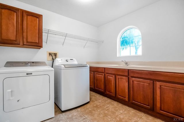 1942 N Sonoma Court, Hanford, CA 93230