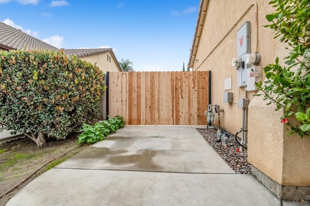 1942 N Sonoma Court, Hanford, CA 93230